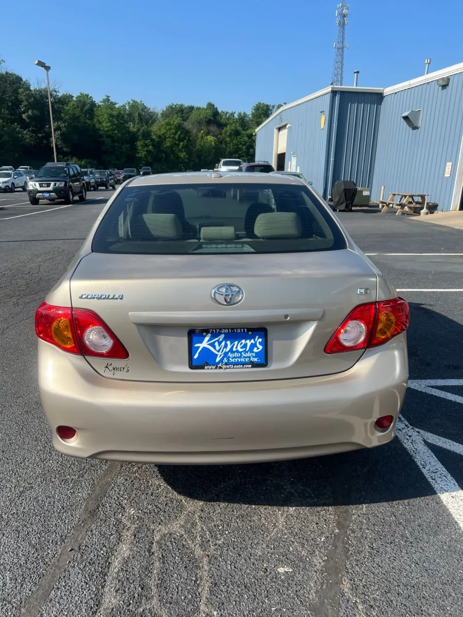 2010 Toyota Corolla LE — photo 4