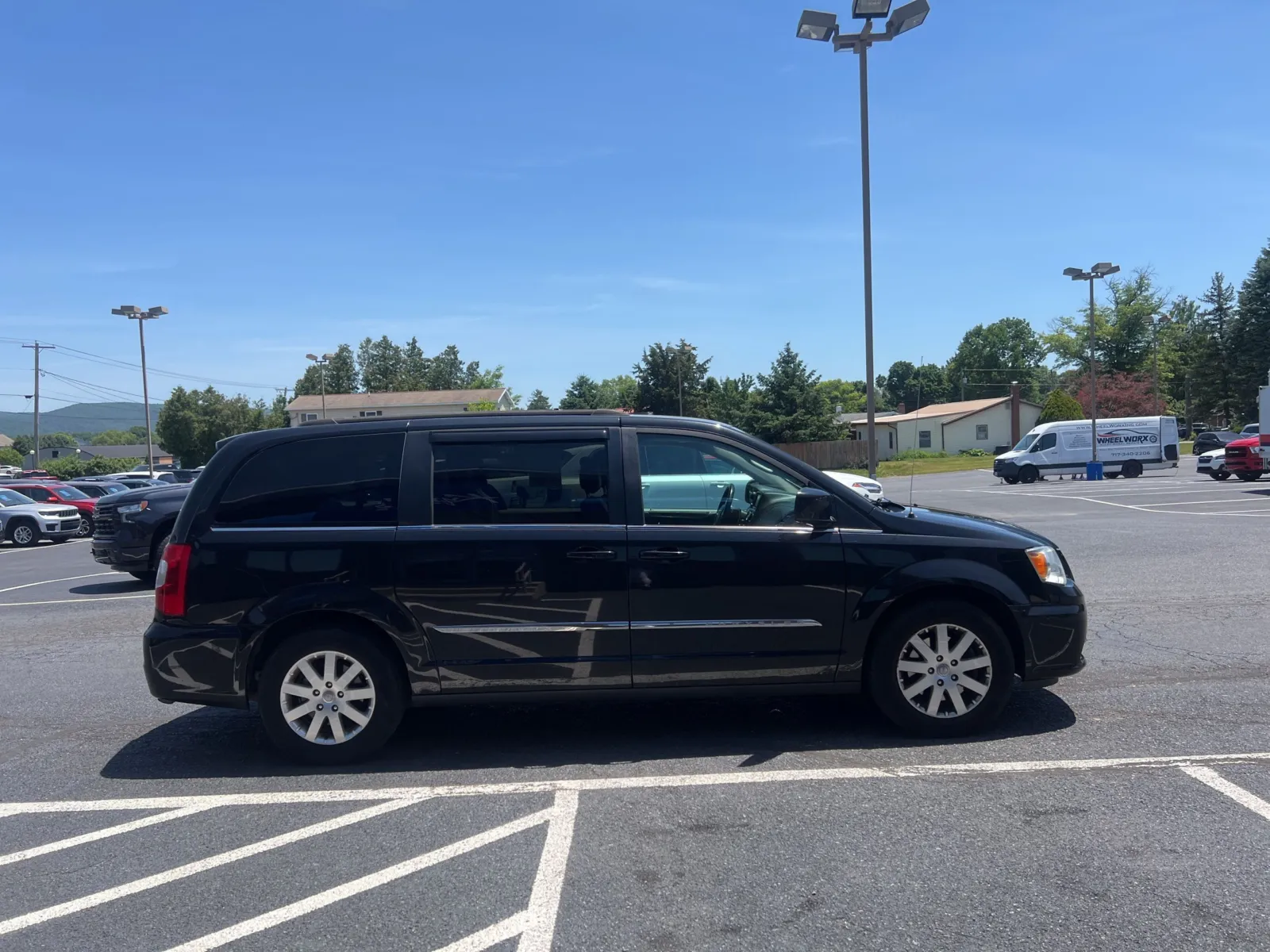 2016 Chrysler Town & Country Touring — photo 7