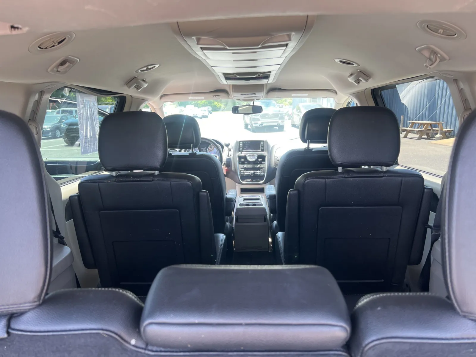 2016 Chrysler Town & Country Touring — photo 25