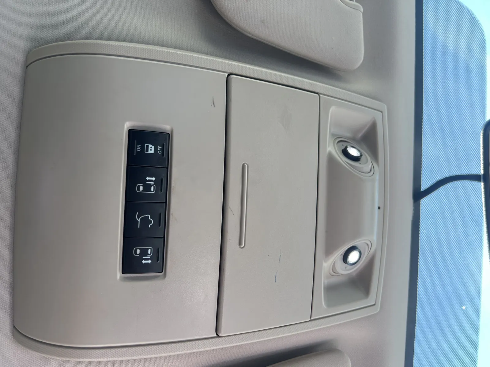 2016 Chrysler Town & Country Touring — photo 17