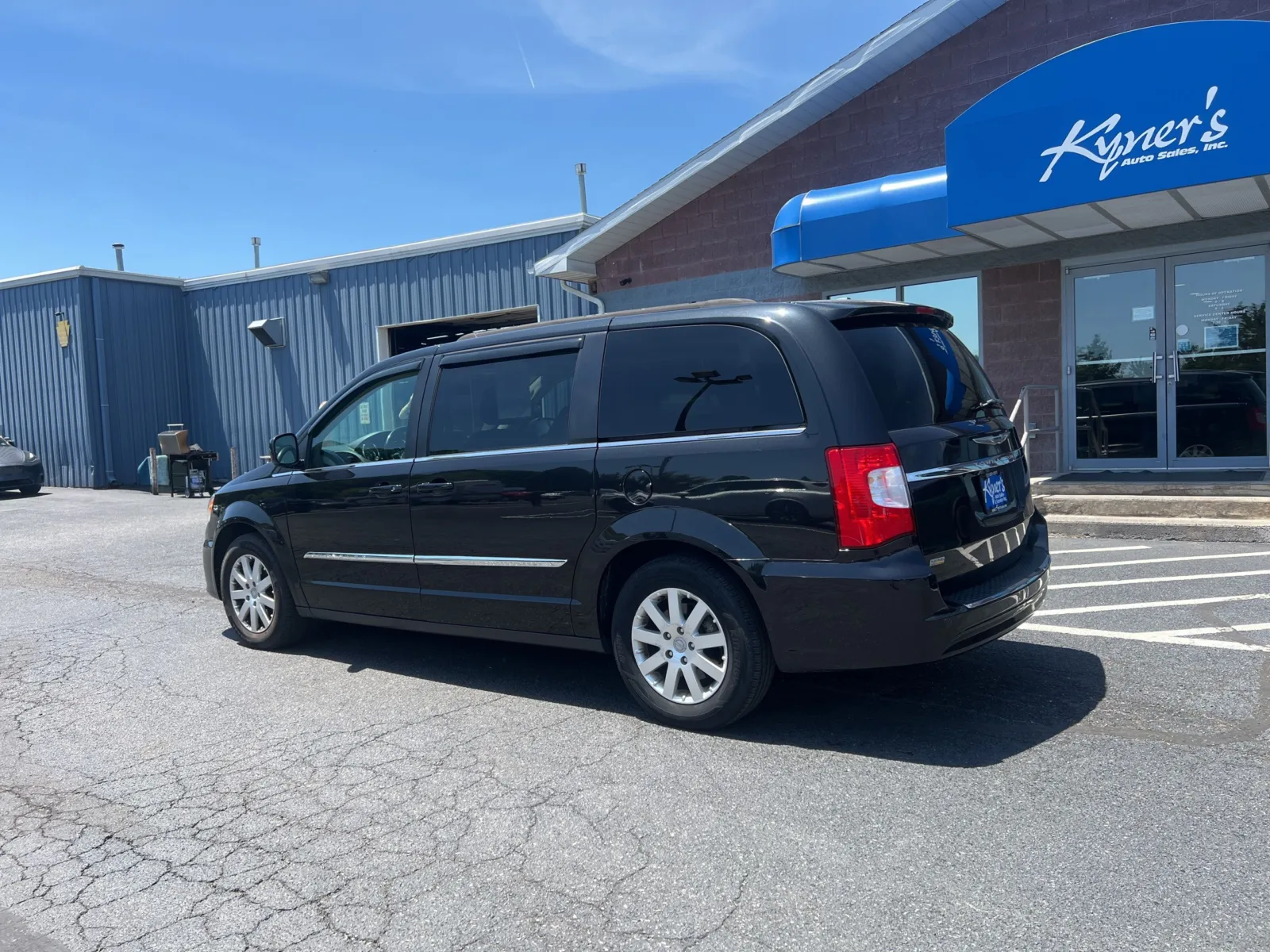 2016 Chrysler Town & Country Touring — photo 4