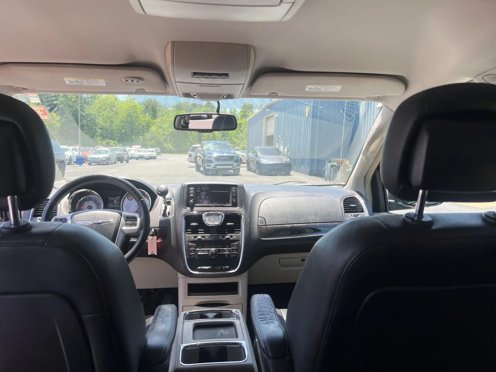 2016 Chrysler Town & Country Touring — photo 21