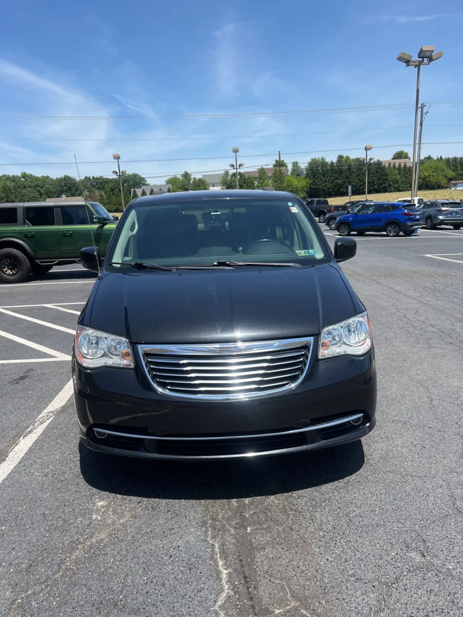 2016 Chrysler Town & Country Touring — photo 9