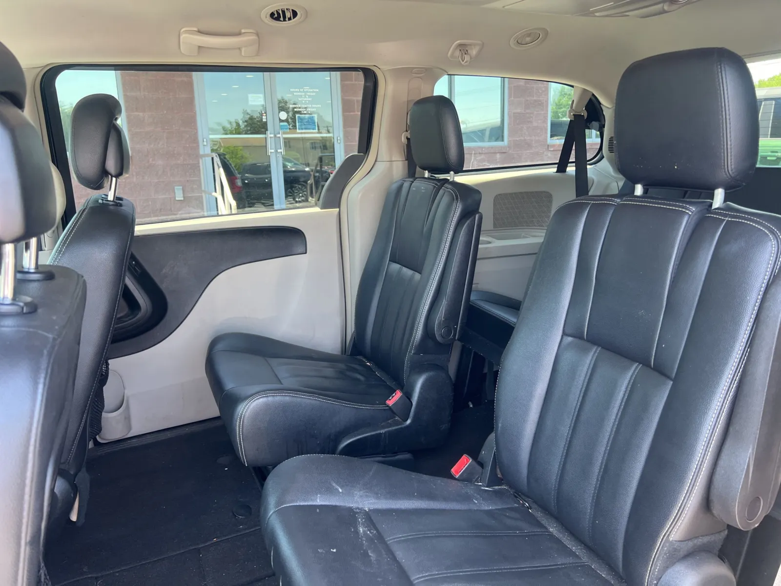 2016 Chrysler Town & Country Touring — photo 19
