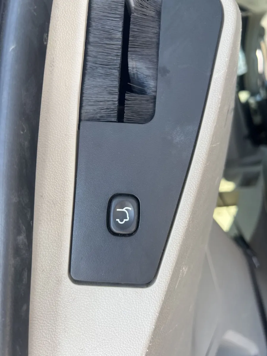 2016 Chrysler Town & Country Touring — photo 24