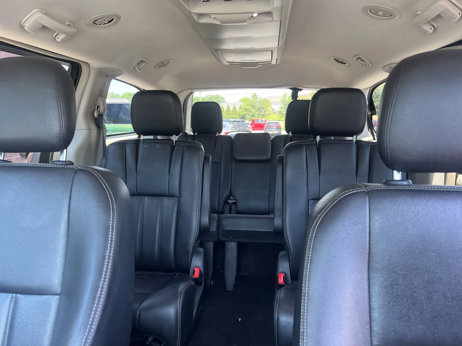 2016 Chrysler Town & Country Touring — photo 18
