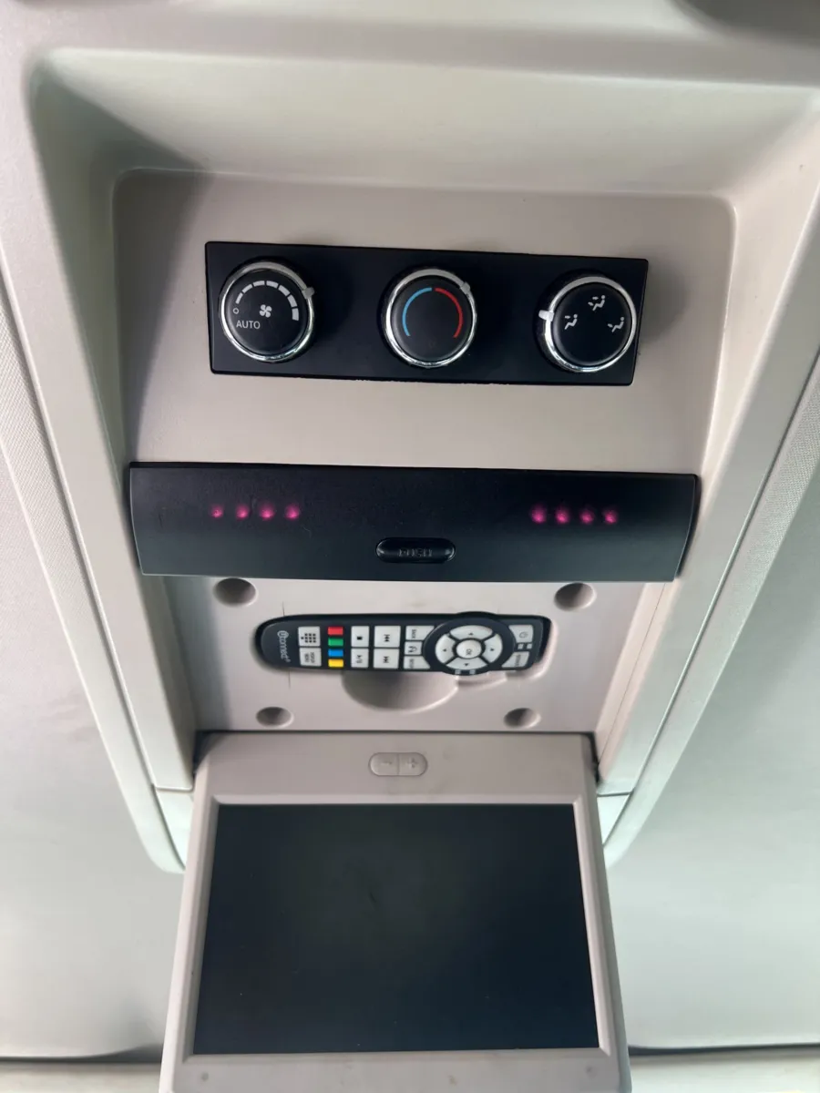 2016 Chrysler Town & Country Touring — photo 22