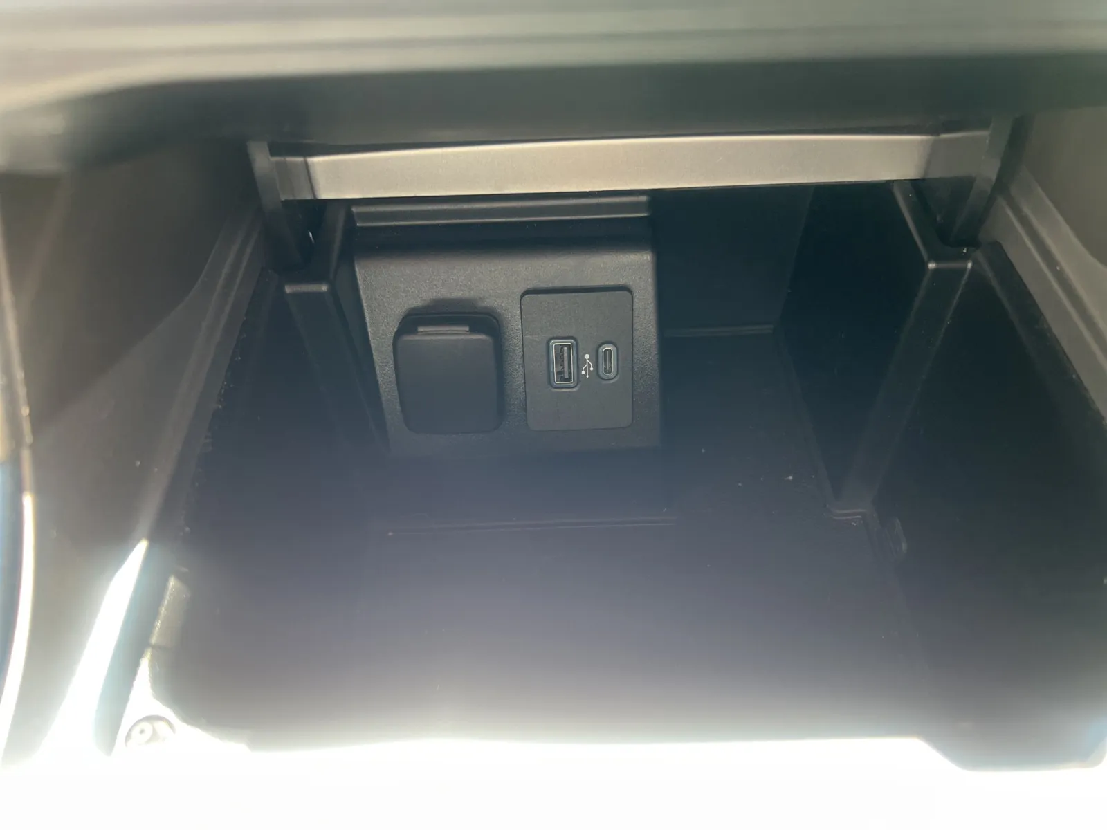 2020 Ford Explorer Platinum — photo 16