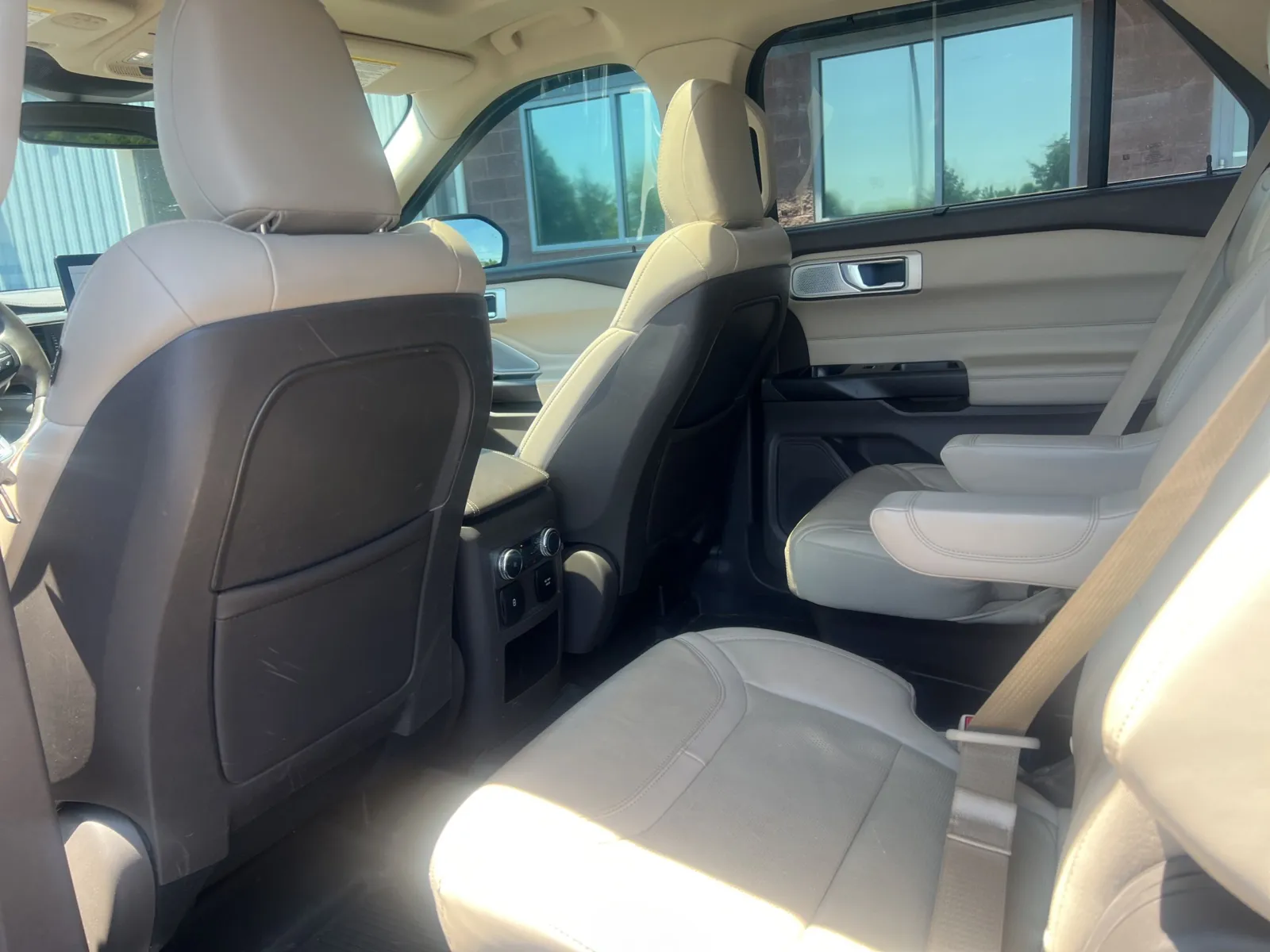 2020 Ford Explorer Platinum — photo 24