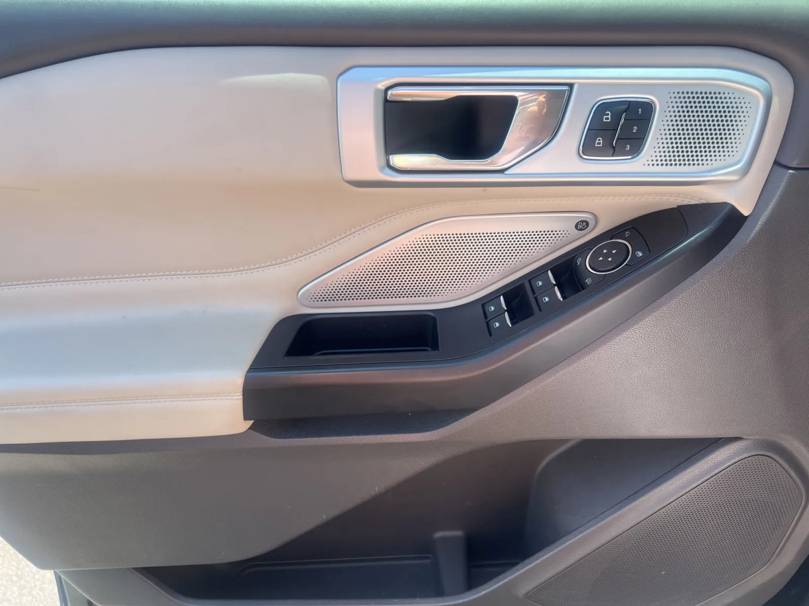 2020 Ford Explorer Platinum — photo 20