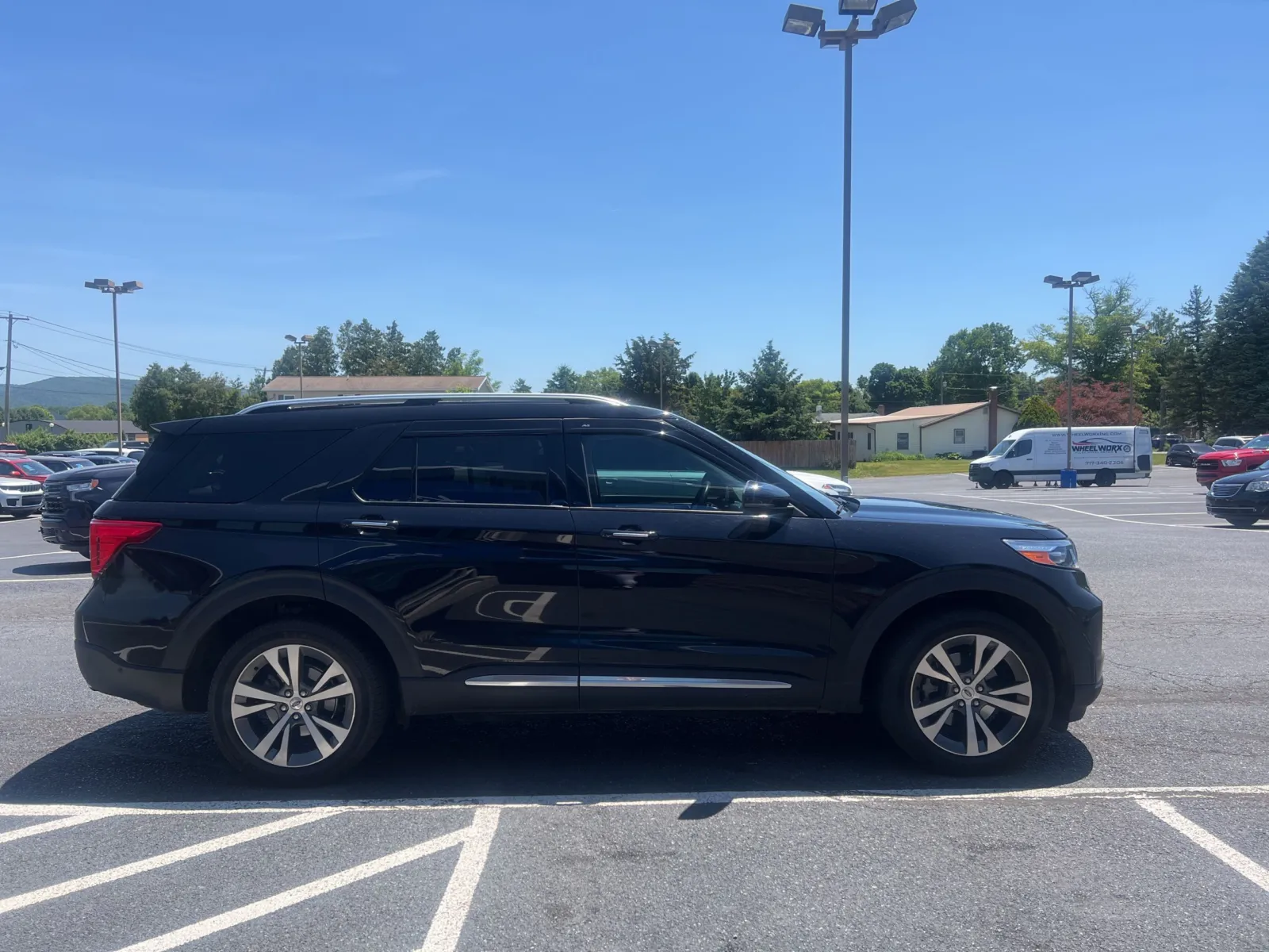 2020 Ford Explorer Platinum — photo 7