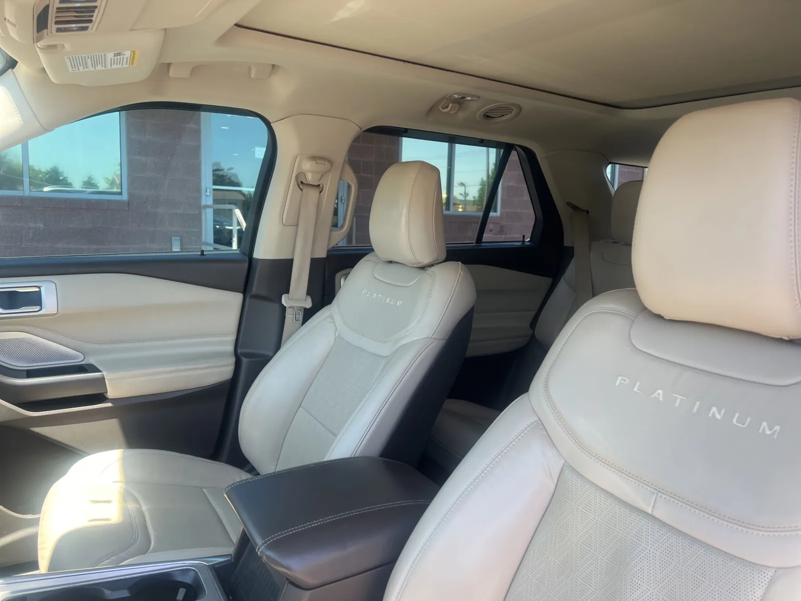 2020 Ford Explorer Platinum — photo 10