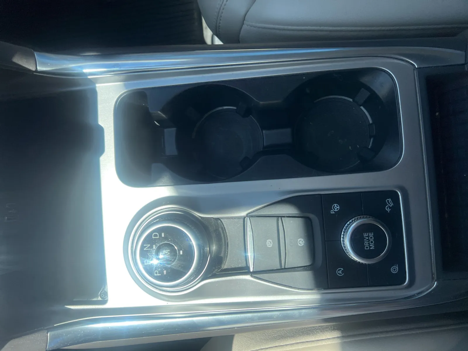 2020 Ford Explorer Platinum — photo 17