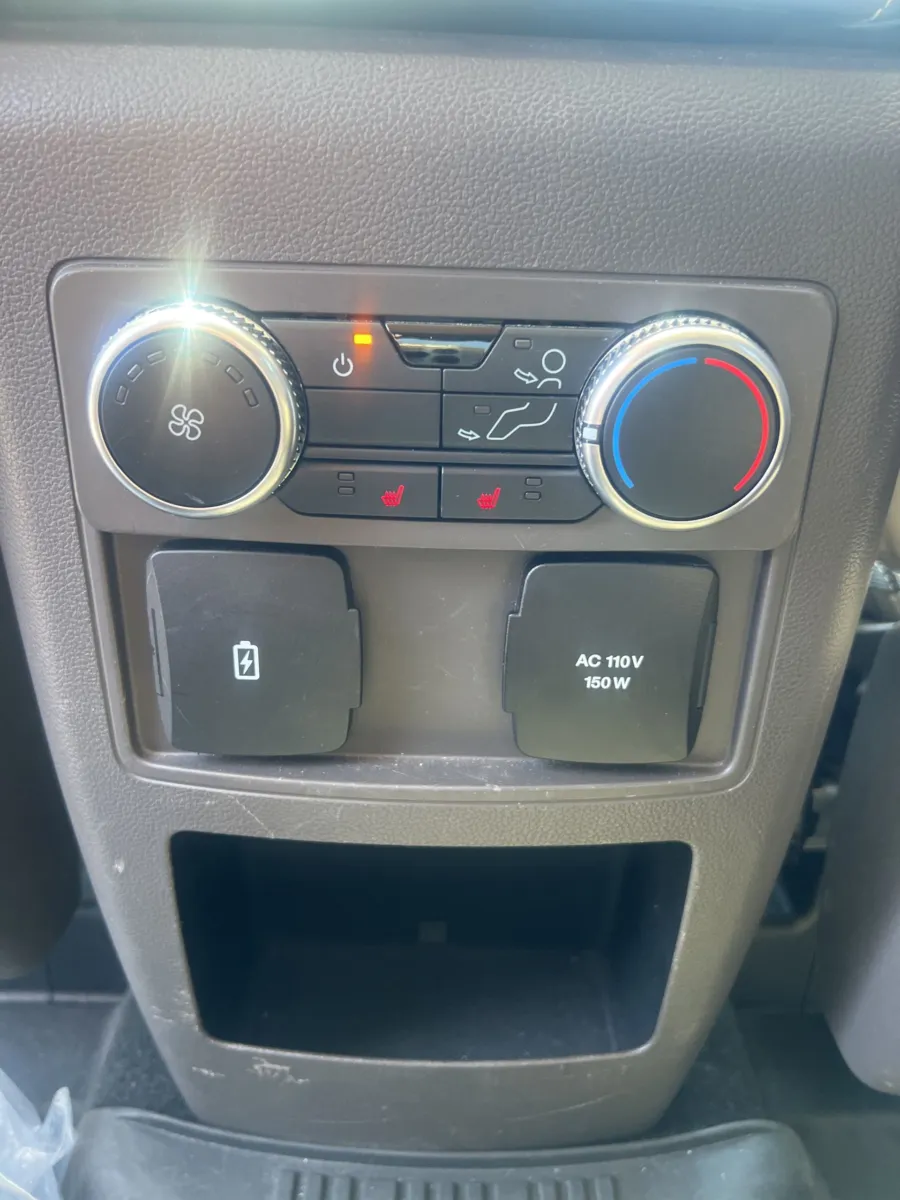 2020 Ford Explorer Platinum — photo 26