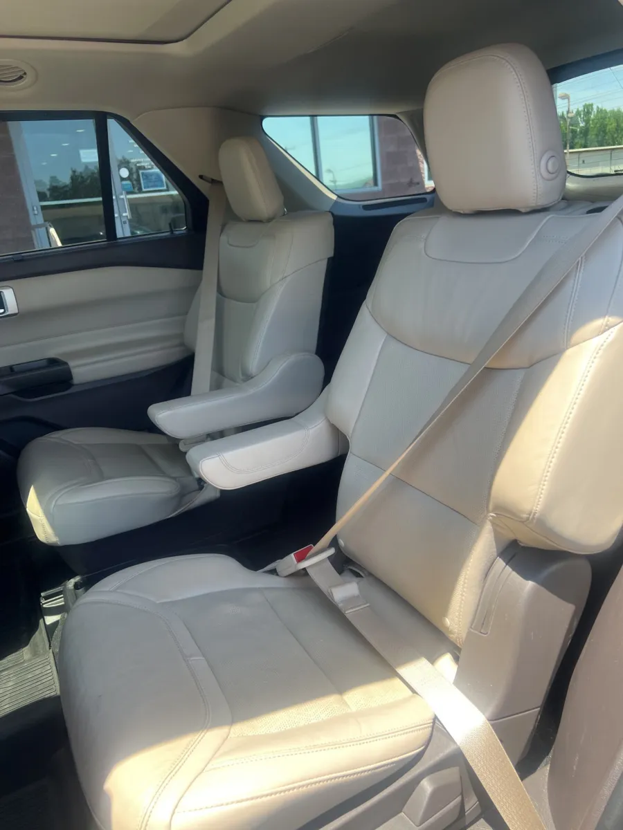2020 Ford Explorer Platinum — photo 25