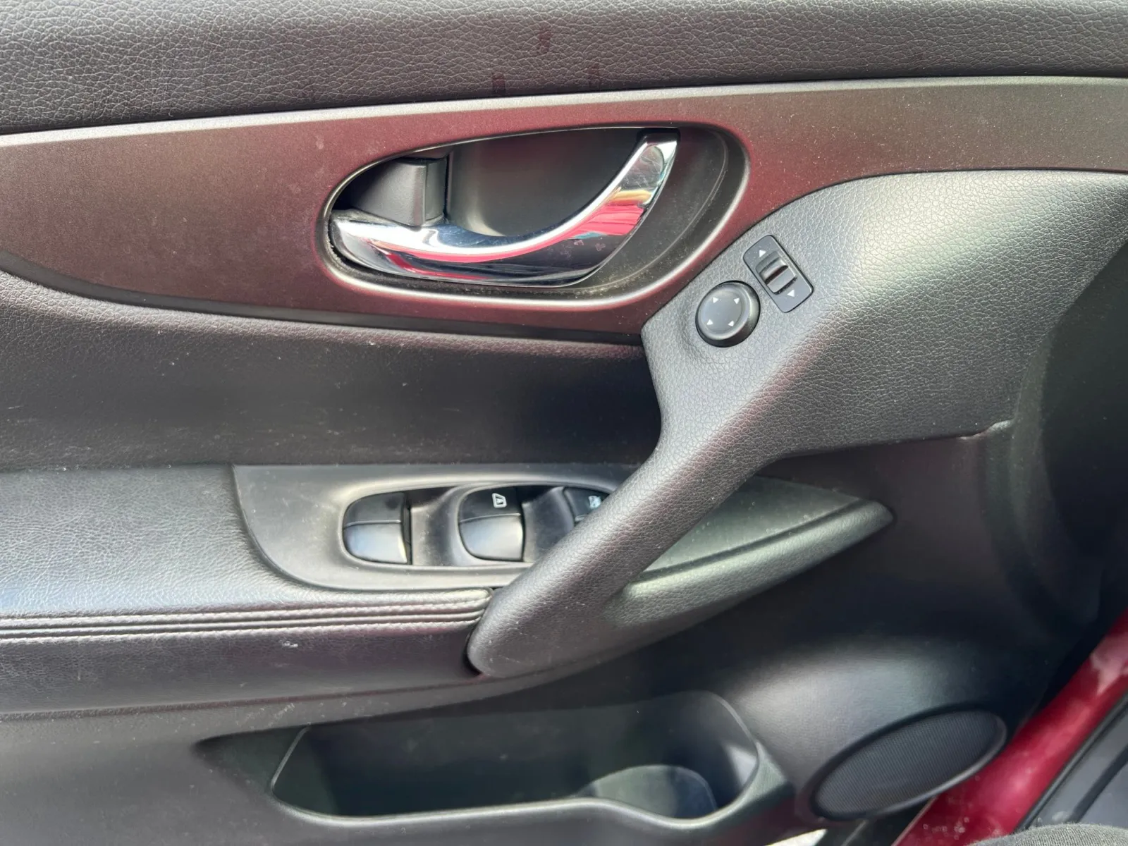 2014 Nissan Rogue SV — photo 19