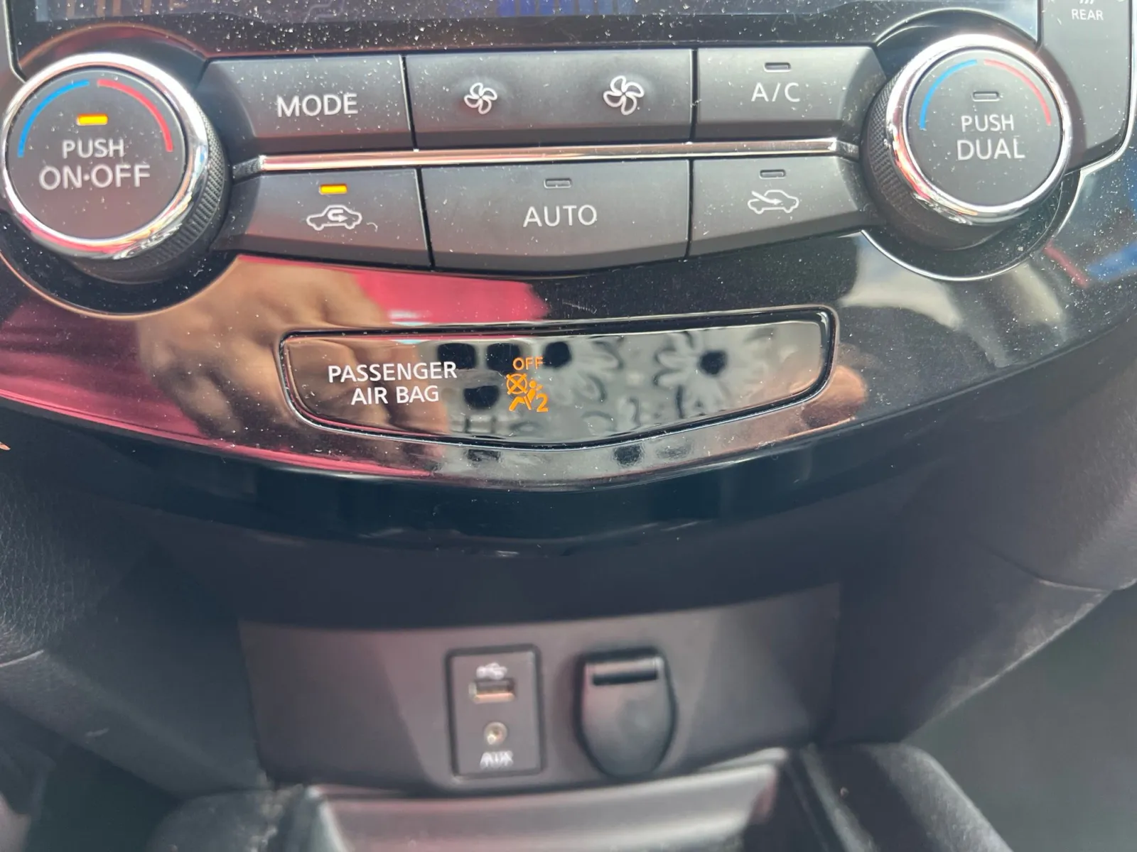 2014 Nissan Rogue SV — photo 16