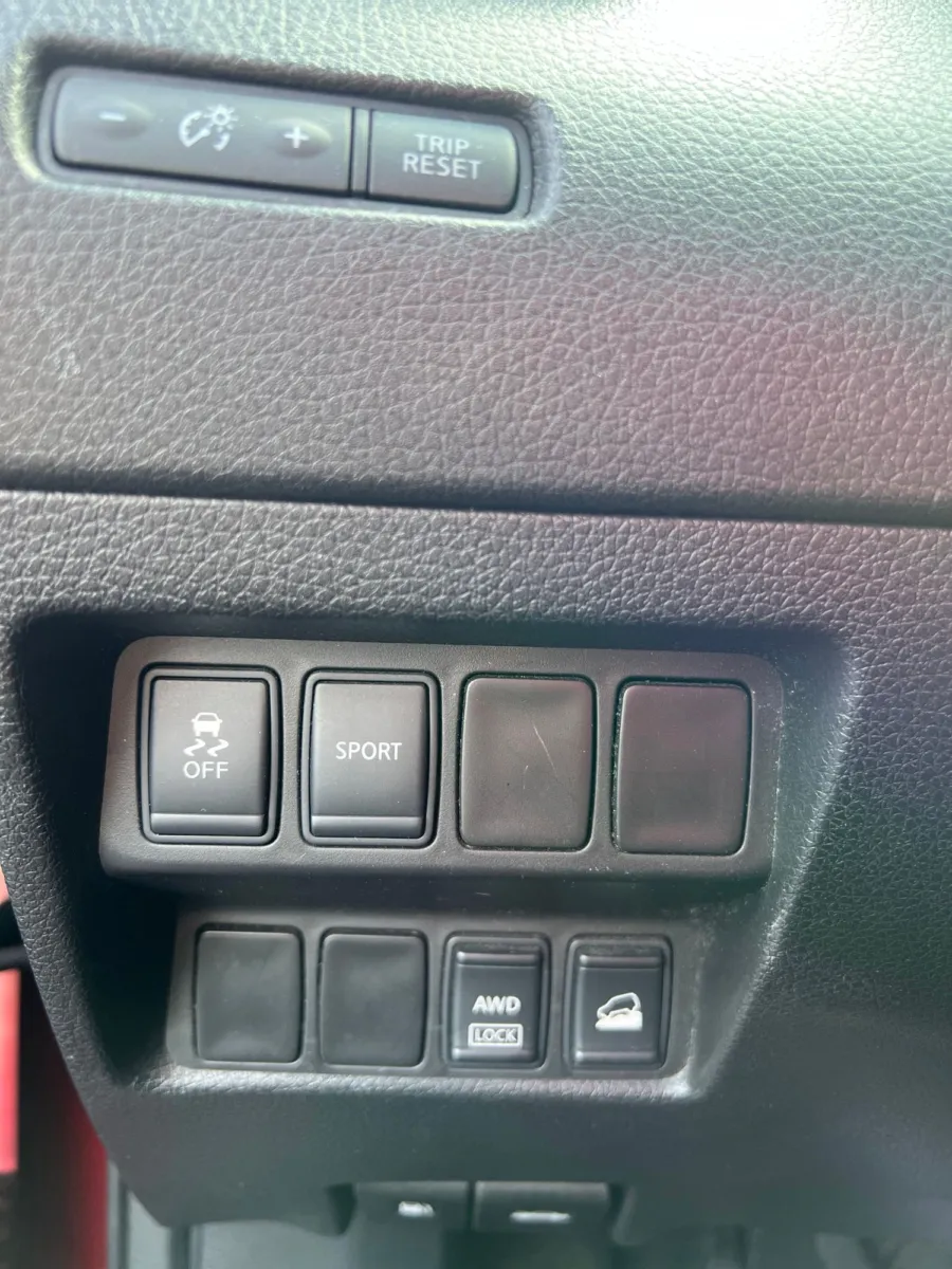 2014 Nissan Rogue SV — photo 18
