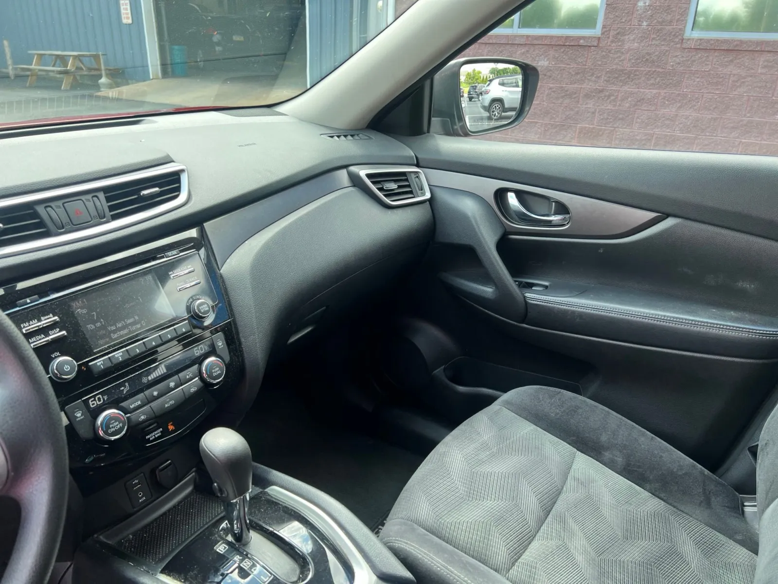 2014 Nissan Rogue SV — photo 10