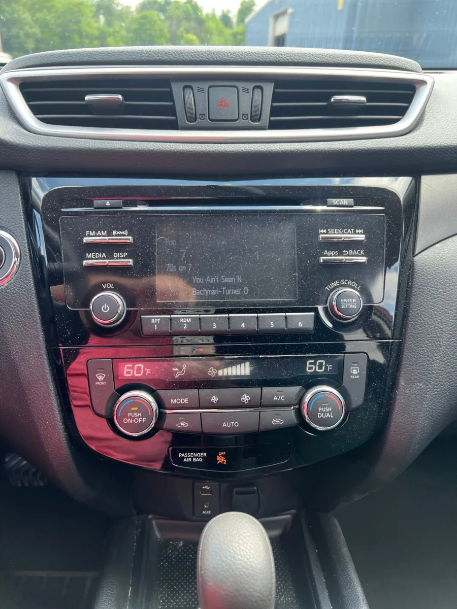 2014 Nissan Rogue SV — photo 14