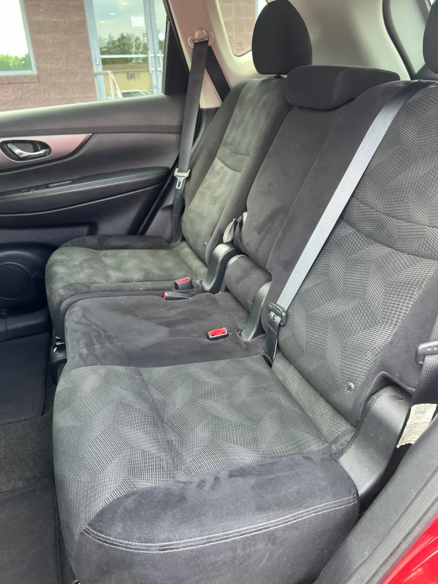 2014 Nissan Rogue SV — photo 22