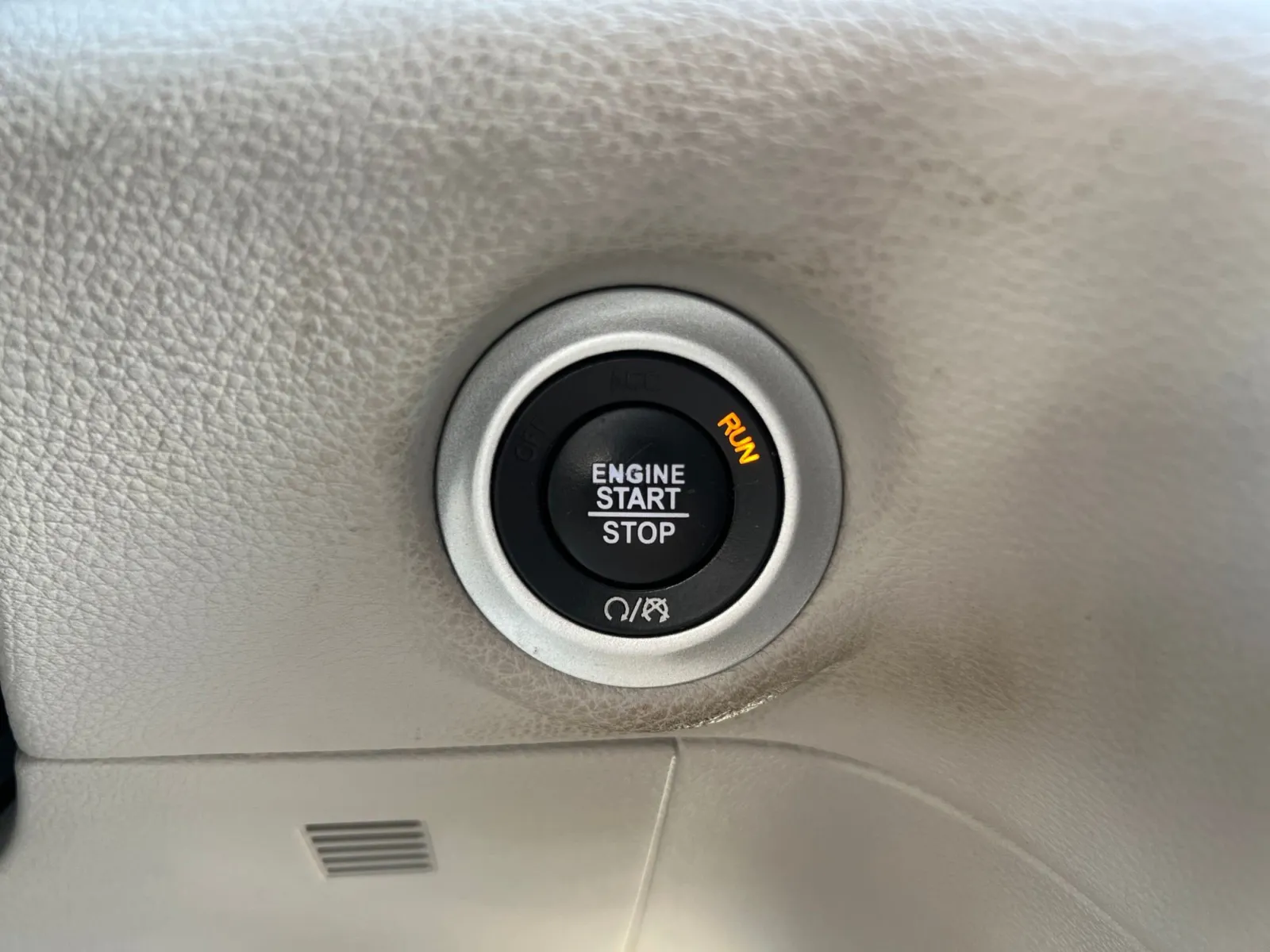 2023 Chrysler Pacifica Touring L — photo 23