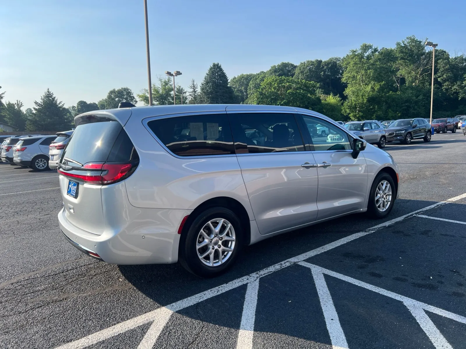 2023 Chrysler Pacifica Touring L — photo 6