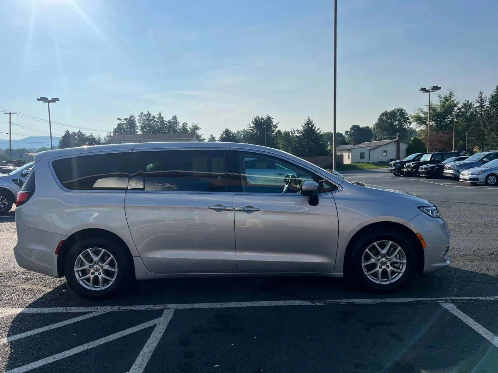 2023 Chrysler Pacifica Touring L — photo 7