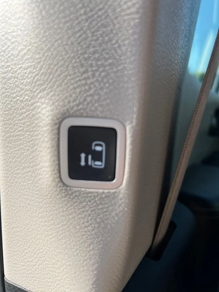 2023 Chrysler Pacifica Touring L — photo 29