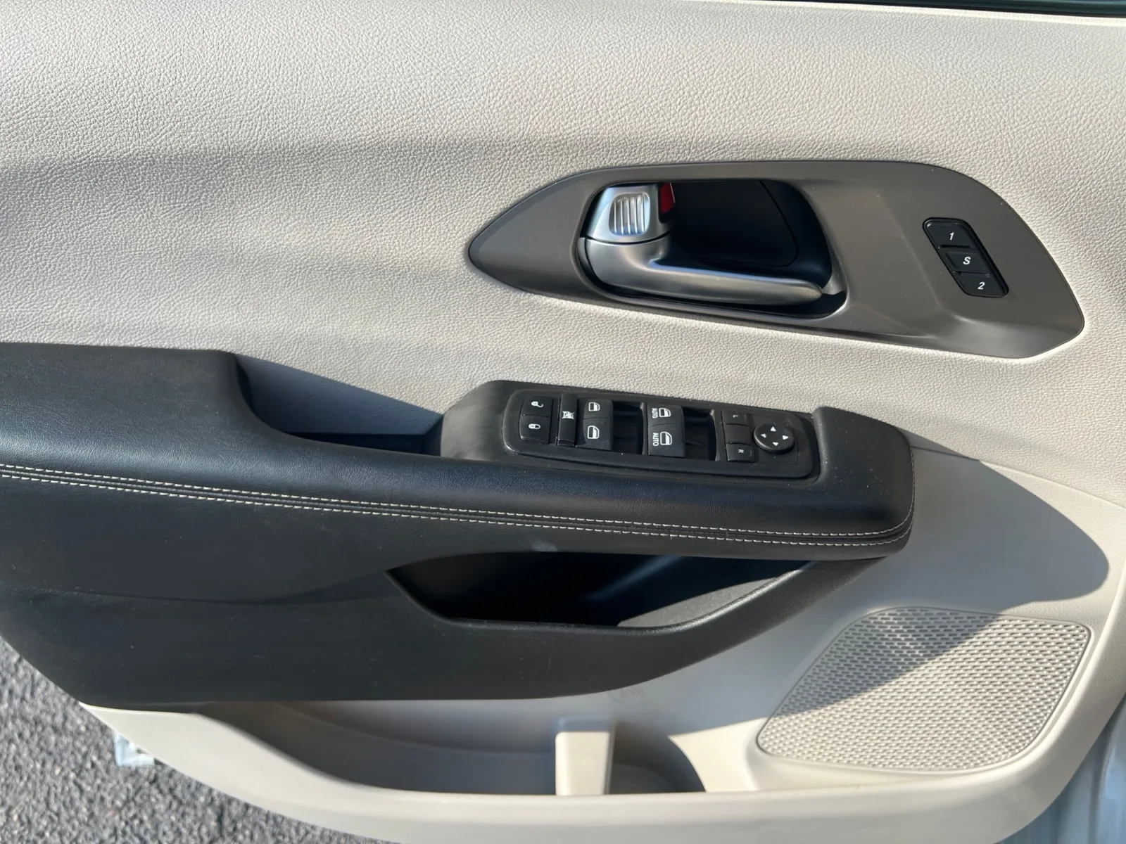 2023 Chrysler Pacifica Touring L — photo 25