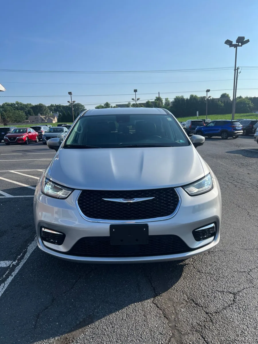 2023 Chrysler Pacifica Touring L — photo 9