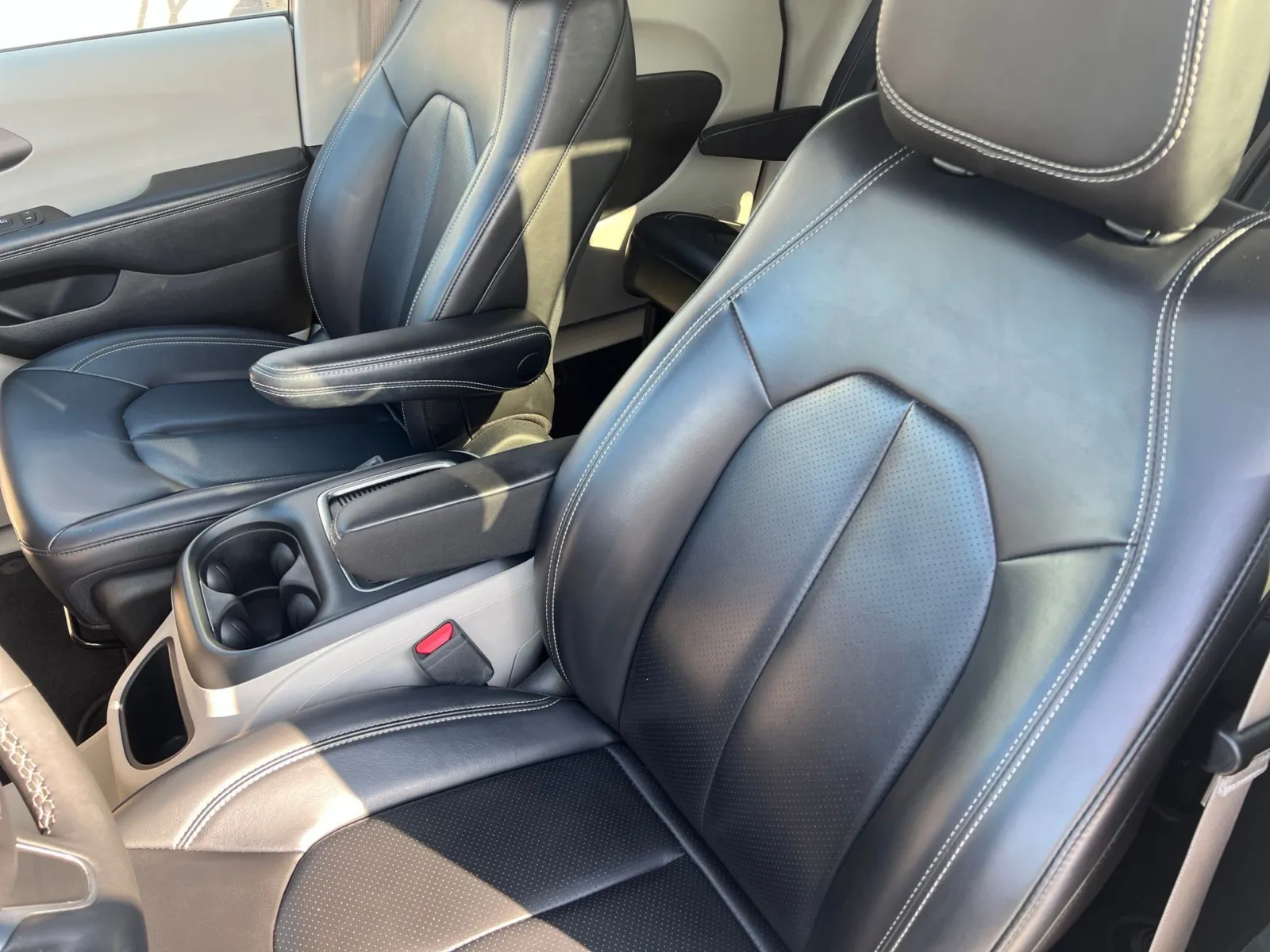 2023 Chrysler Pacifica Touring L — photo 13