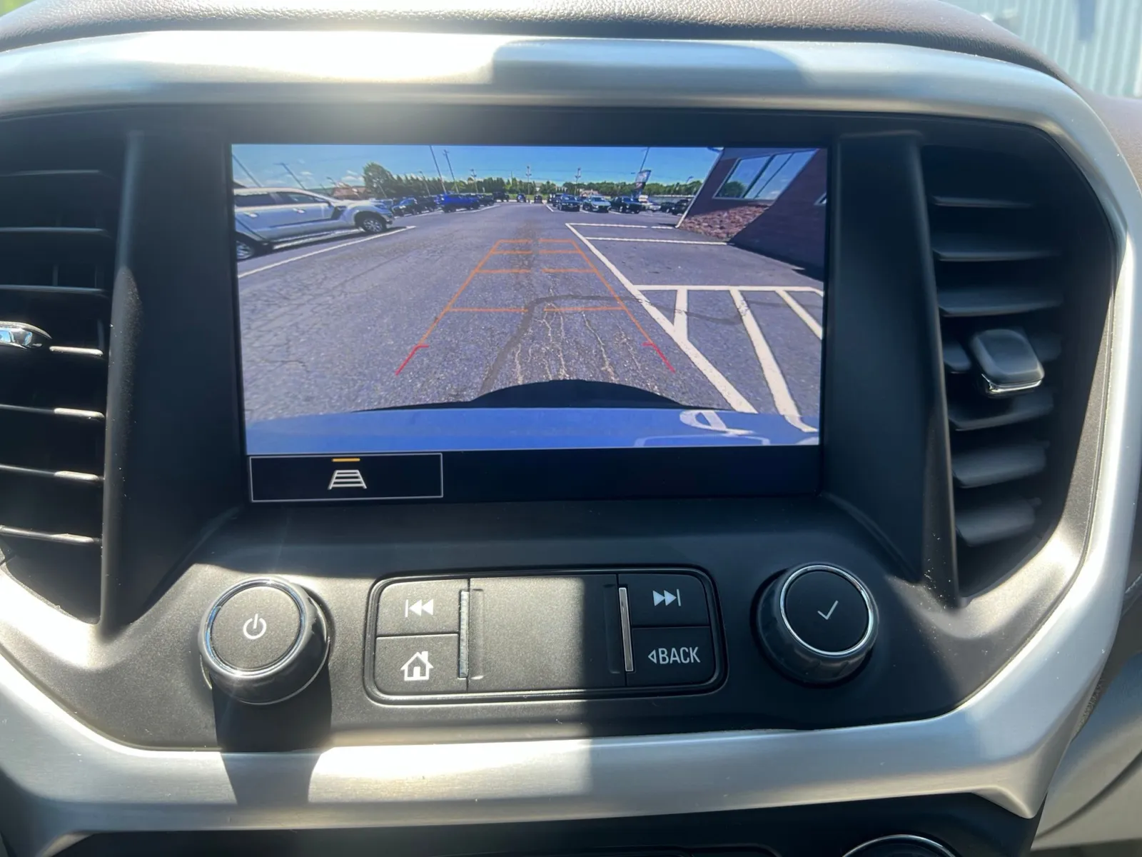 2023 GMC Acadia SLT - Photo 17