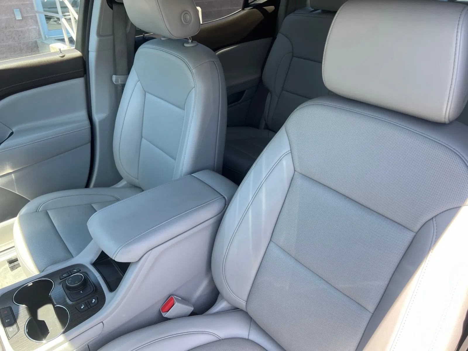 2023 GMC Acadia SLT - Photo 13