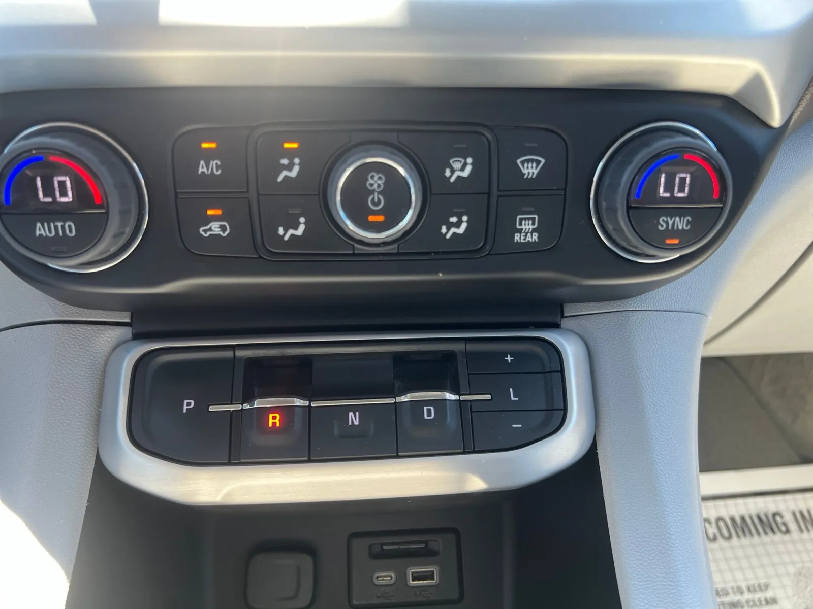 2023 GMC Acadia SLT - Photo 18