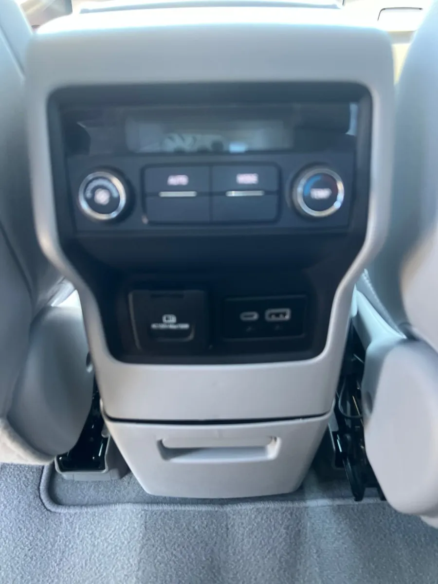 2023 GMC Acadia SLT - Photo 28