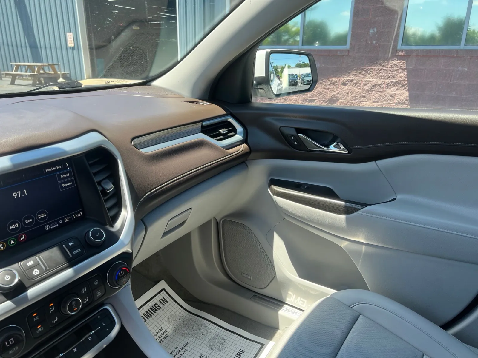 2023 GMC Acadia SLT - Photo 12