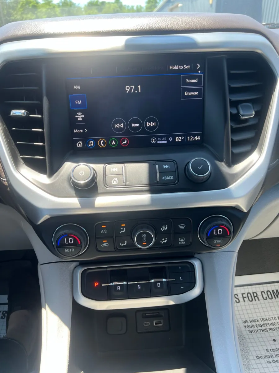 2023 GMC Acadia SLT - Photo 16