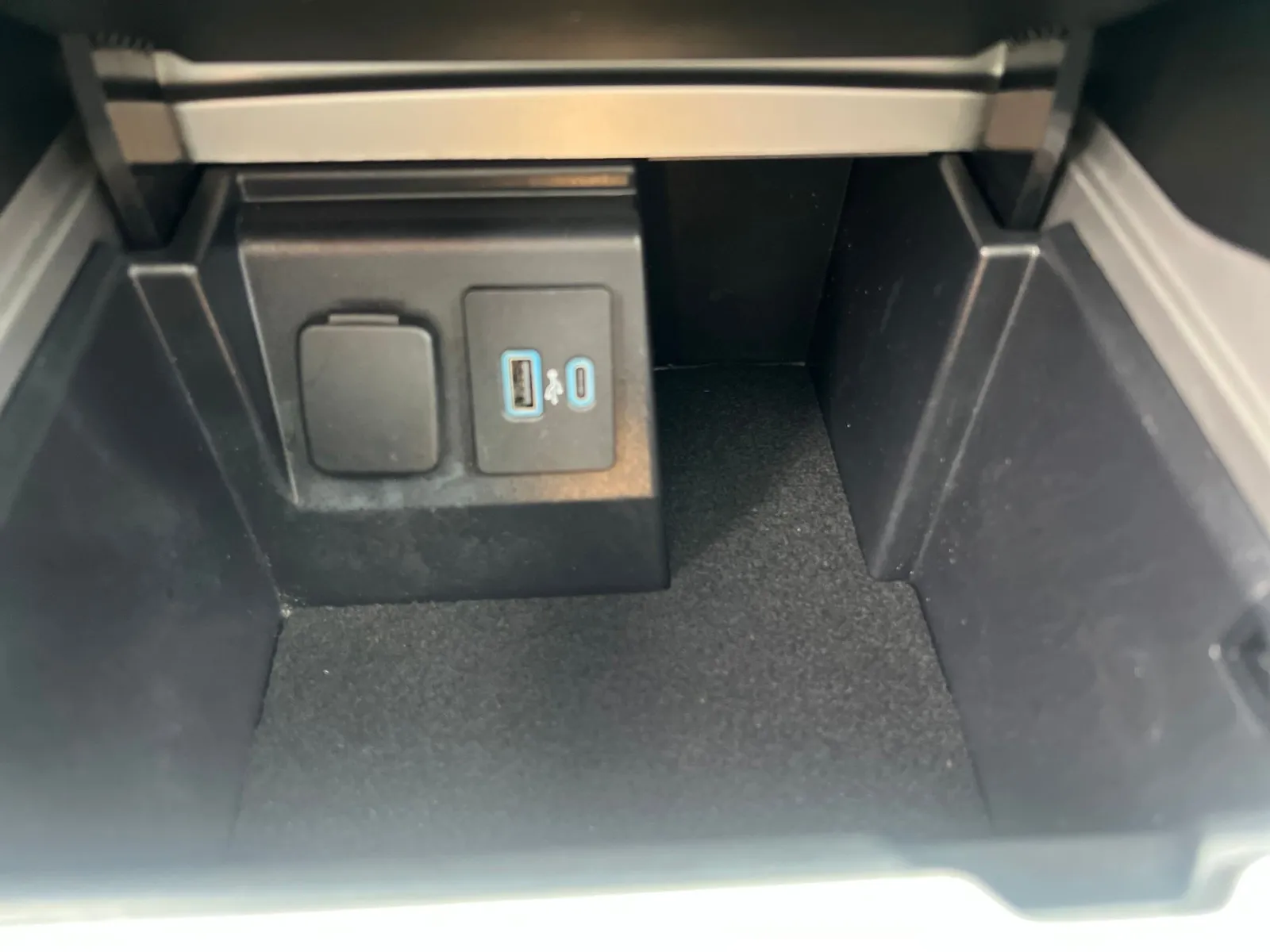 2021 Ford Explorer ST — photo 24