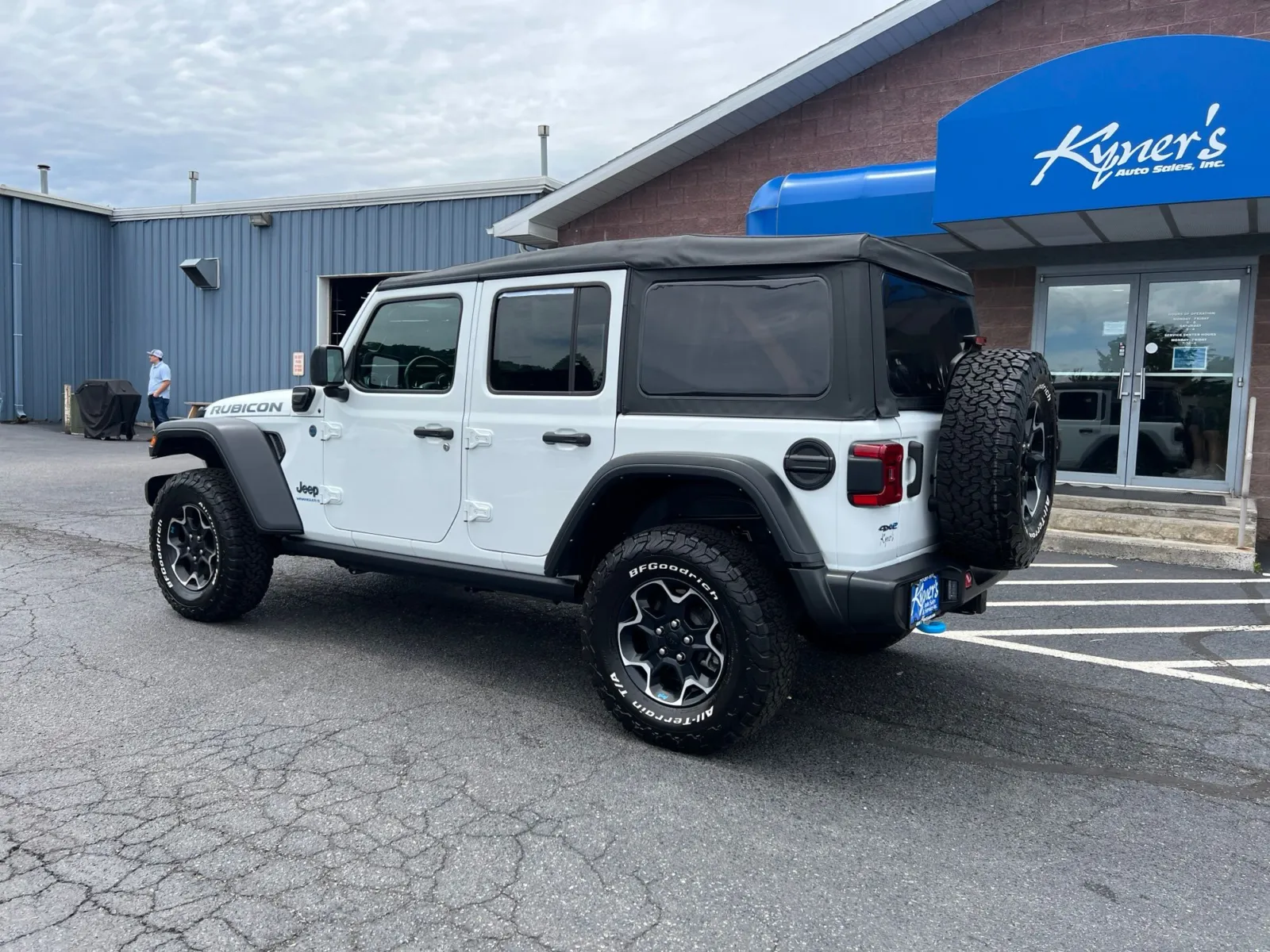 2023 Jeep Wrangler Rubicon 4xe — photo 3