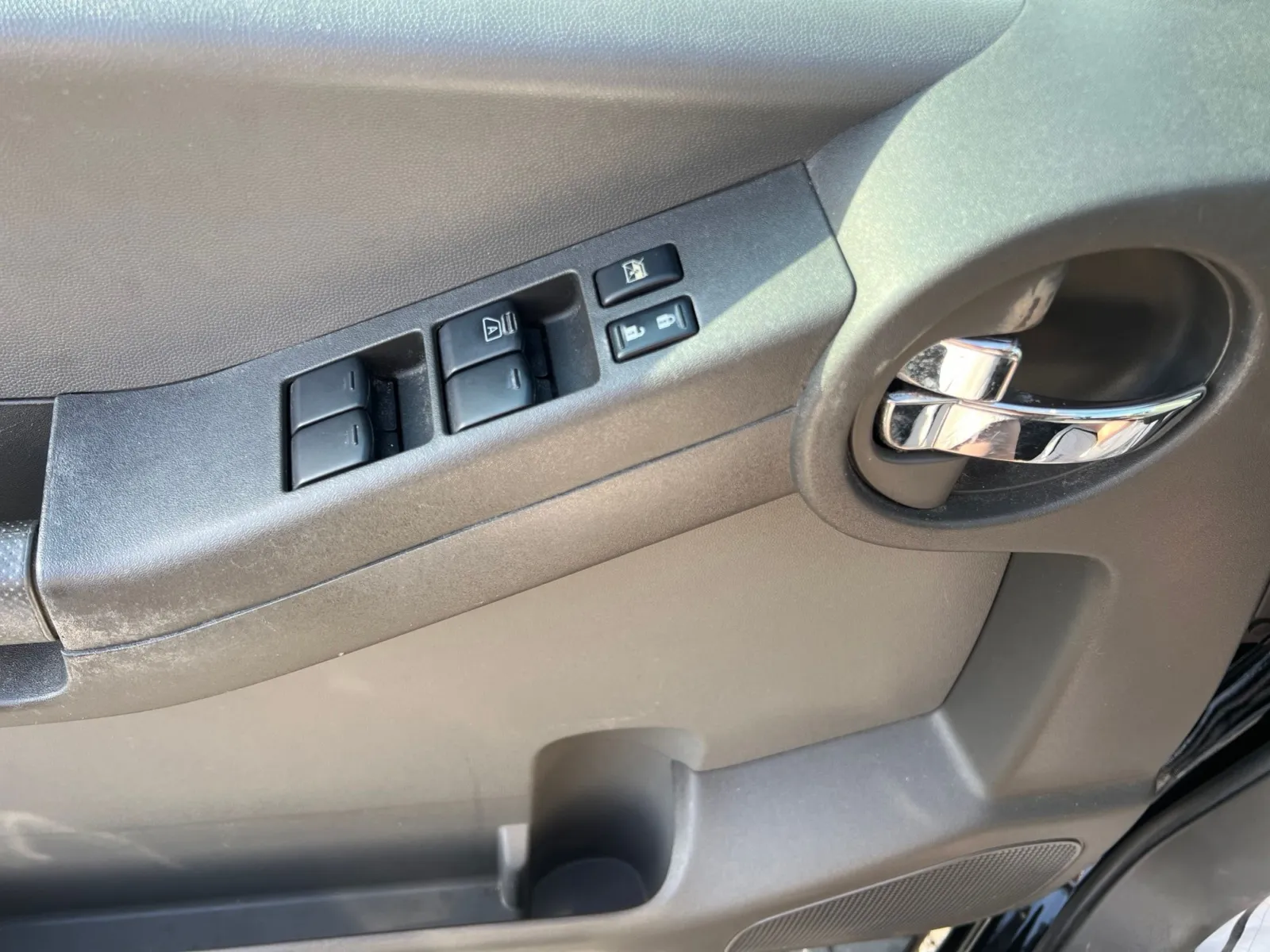 2011 Nissan Xterra S — photo 20