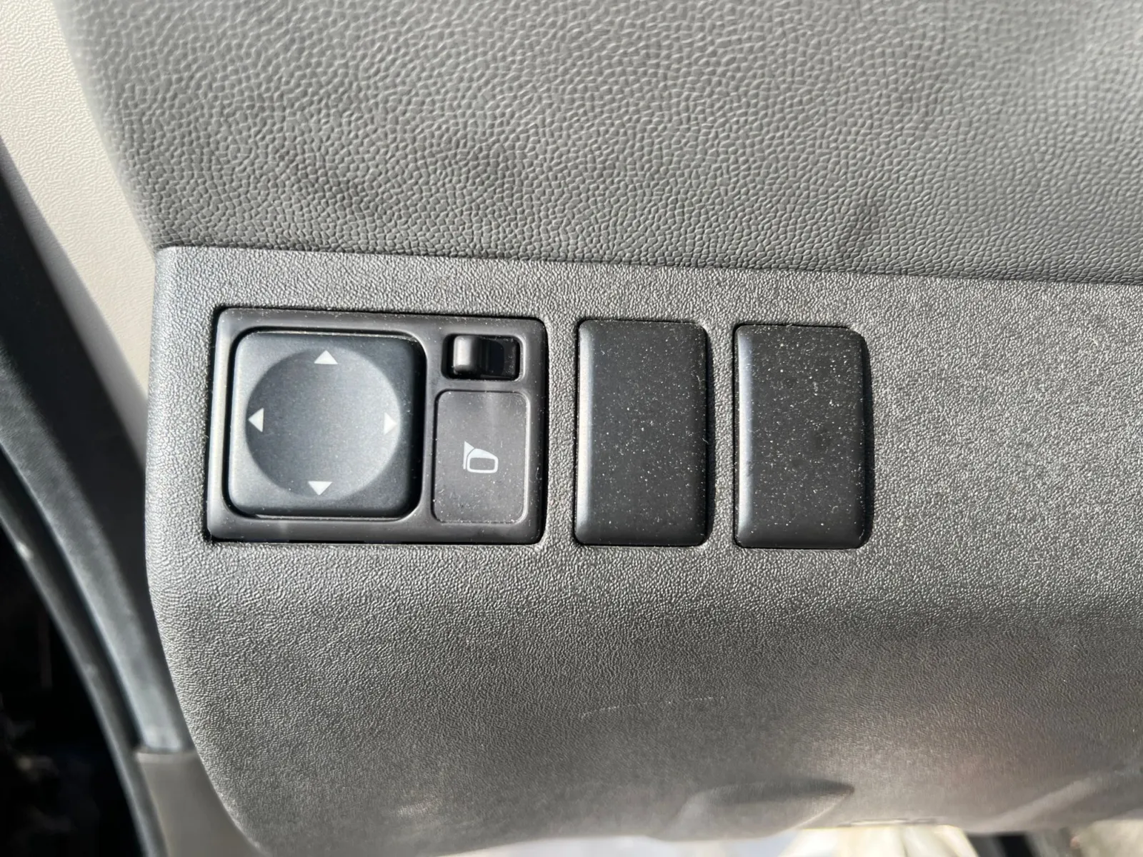 2011 Nissan Xterra S — photo 19