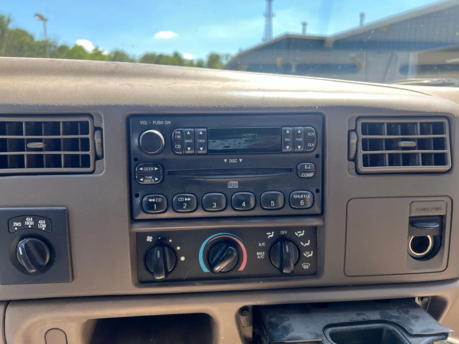 2004 Ford F-250SD XLT — photo 13