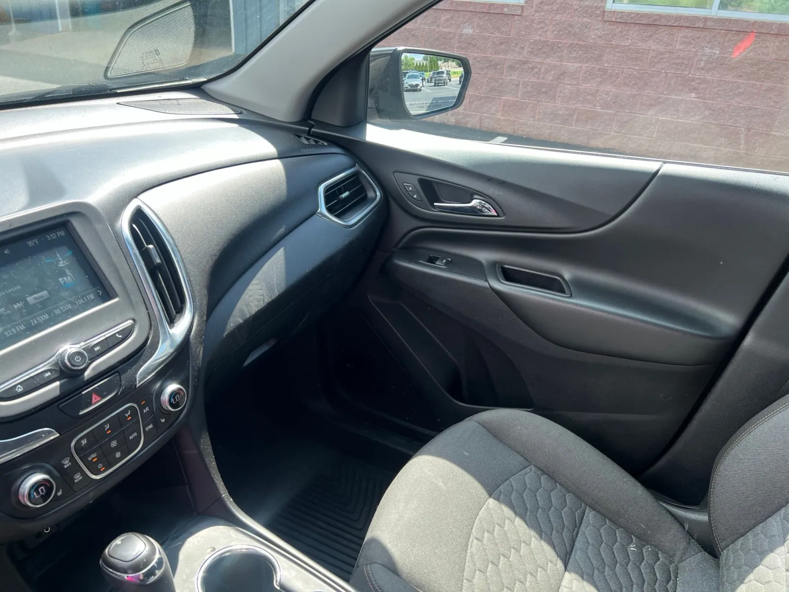 2018 Chevrolet Equinox LT — photo 10