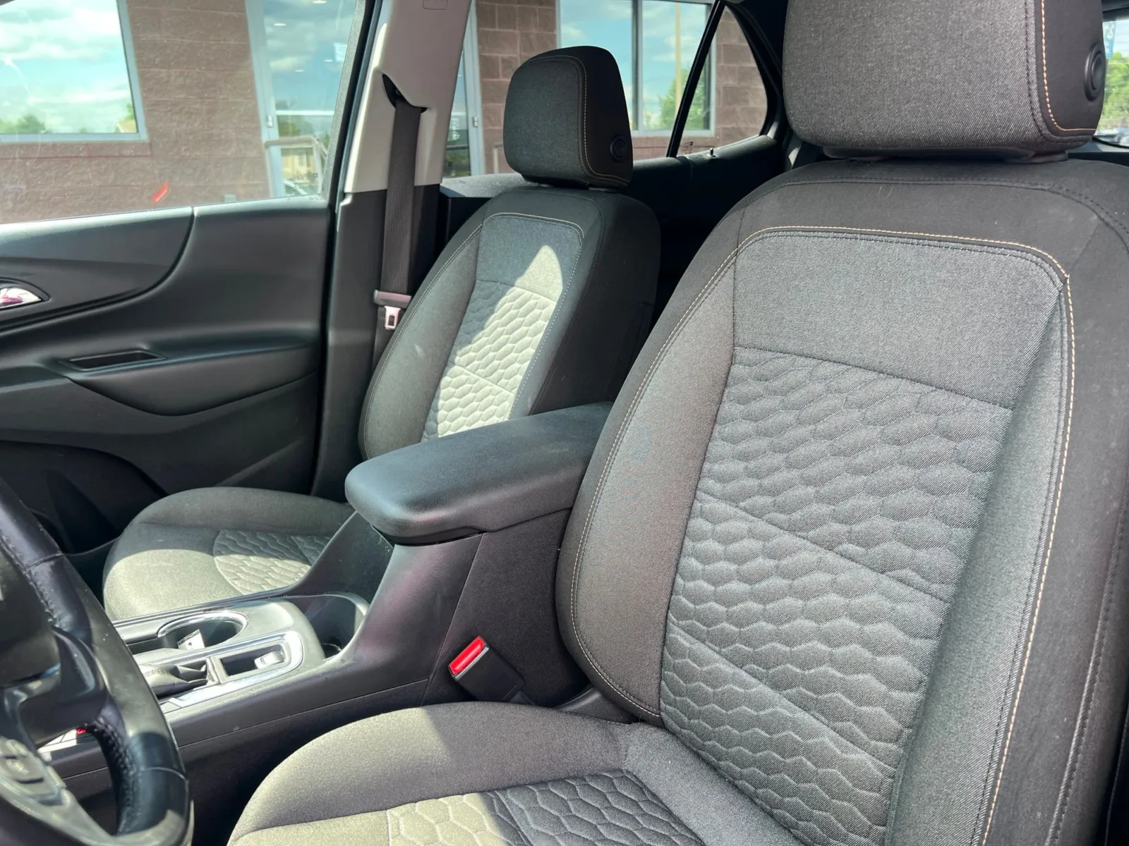 2018 Chevrolet Equinox LT — photo 11