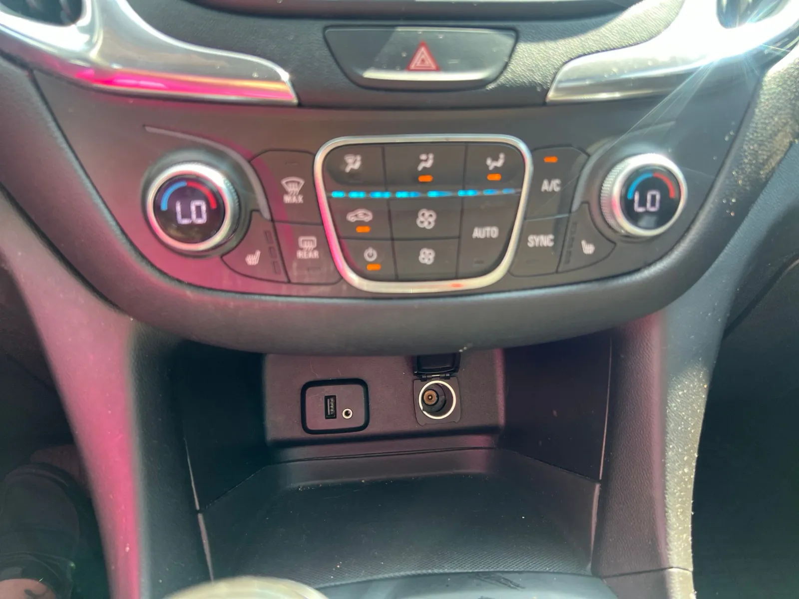 2018 Chevrolet Equinox LT — photo 16