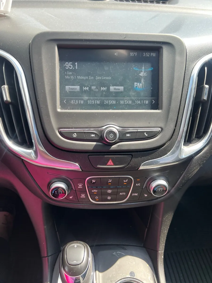 2018 Chevrolet Equinox LT — photo 14