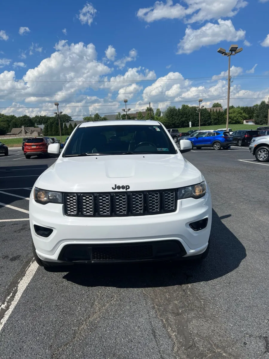 2020 Jeep Grand Cherokee Altitude — photo 9
