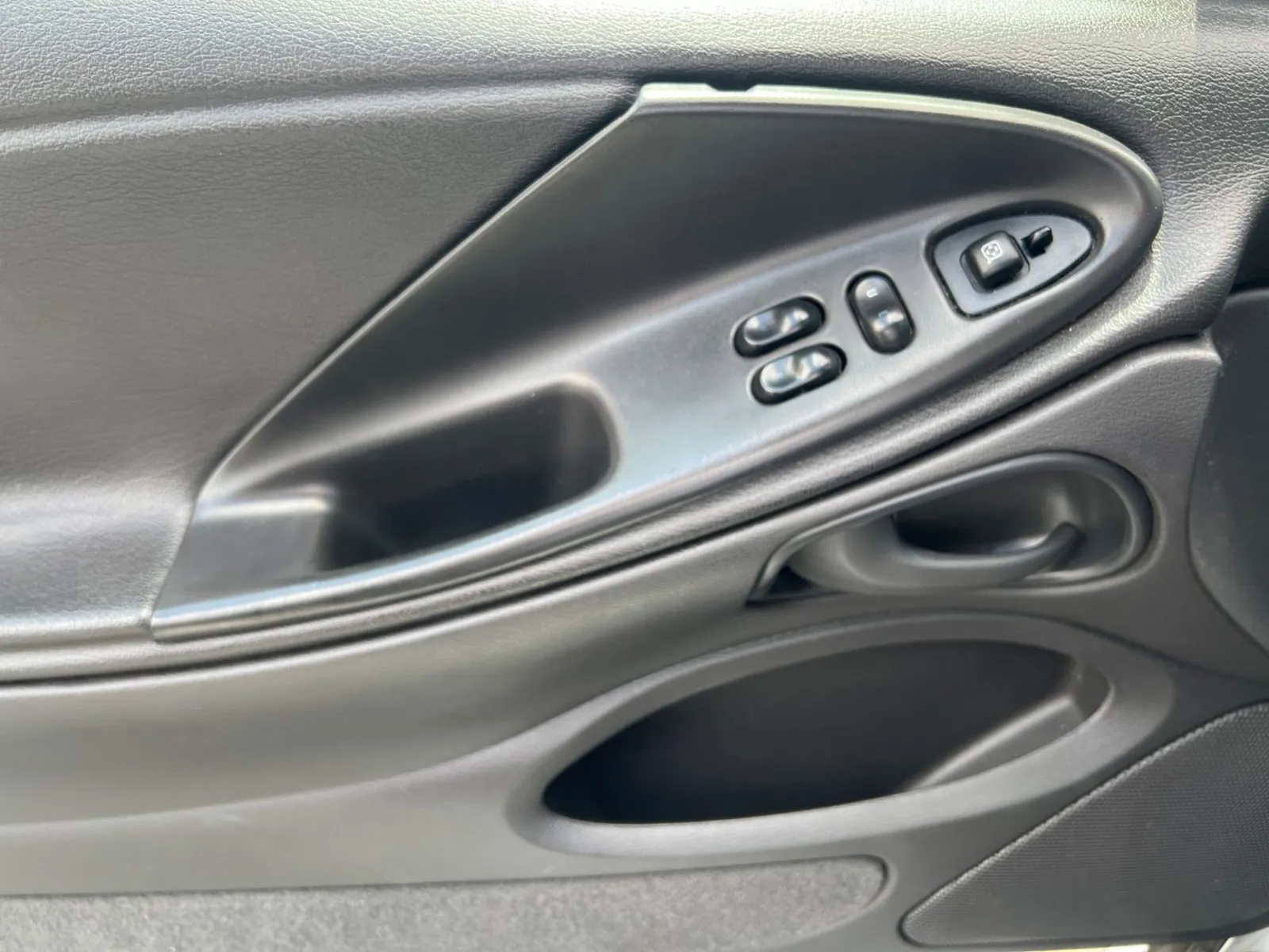 2004 Ford Mustang GT — photo 18