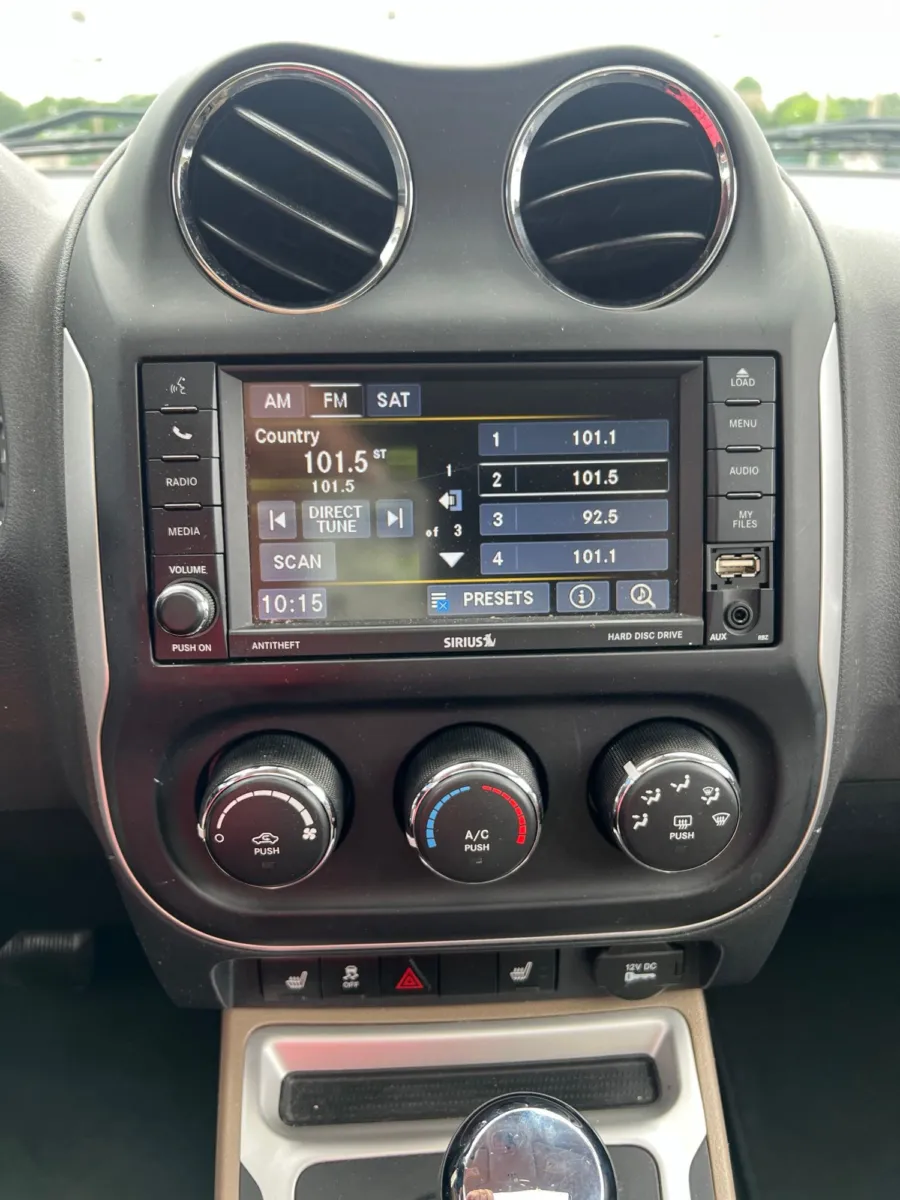 2015 Jeep Compass Latitude — photo 10